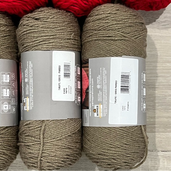 NWT Set of 7 Skeins Red Heart With Love Yarn (4 Red & 3 Taupe) Medium Weight 4 - Picture 9 of 16